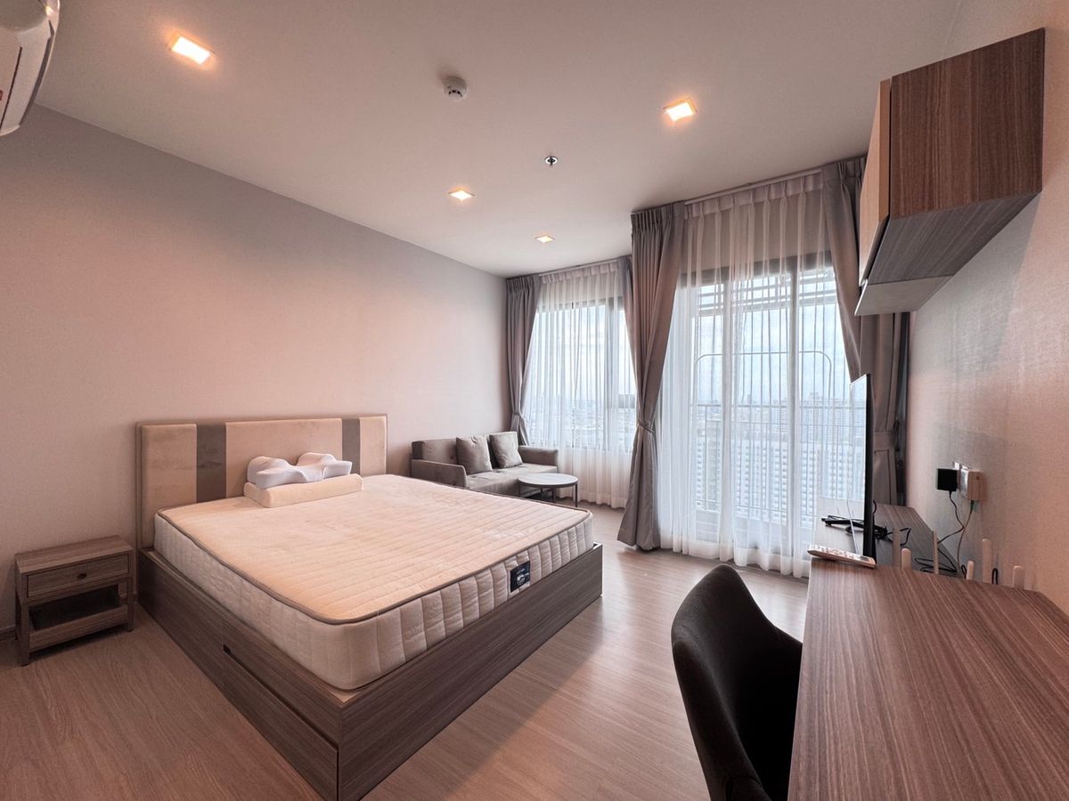For RentCondoThaphra, Talat Phlu, Wutthakat : Free for rent. Life Sathorn Sierra 14000/Month