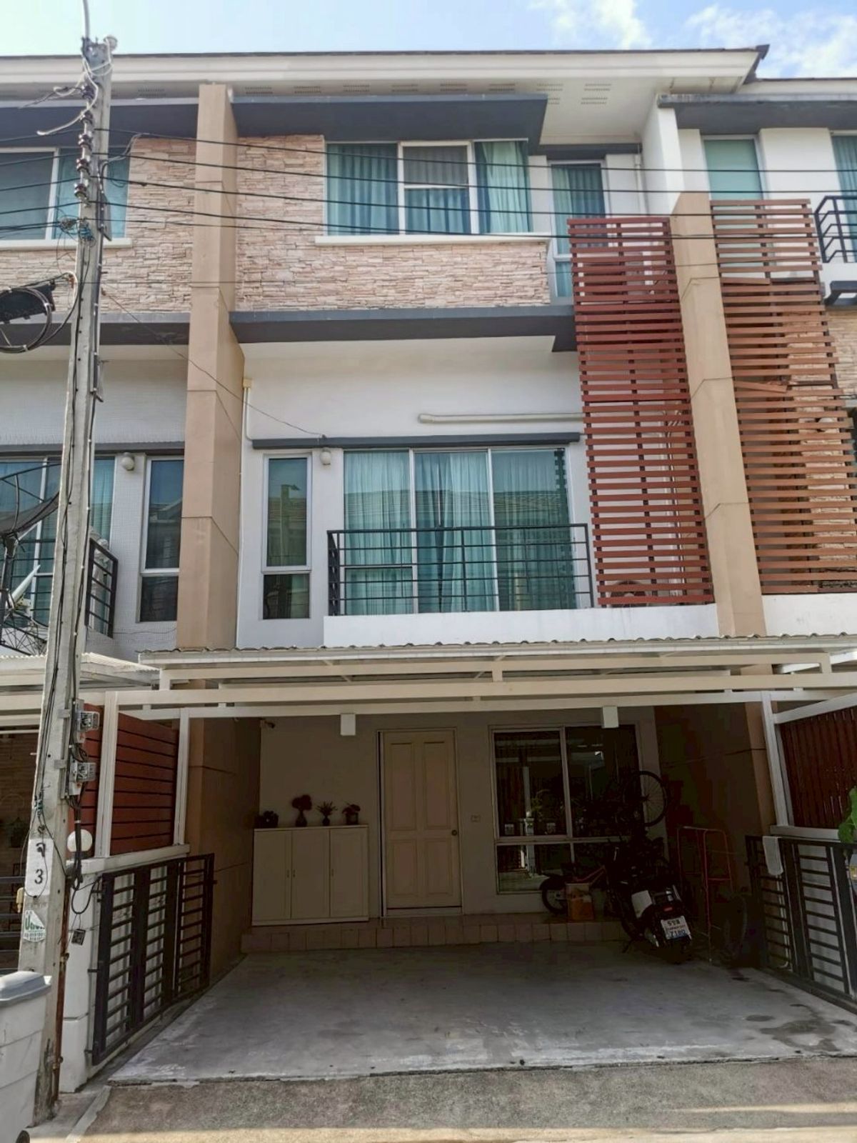 ให้เช่าทาวน์โฮมเกษตร นวมินทร์ ลาดปลาเค้า : RENT: รหัสทรัพย์ TT2137 🏡 ให้เช่าทาวน์โฮม 3 ชั้น โครงการ Townplus Kaset-Nawamin (คลองลำเจียก)