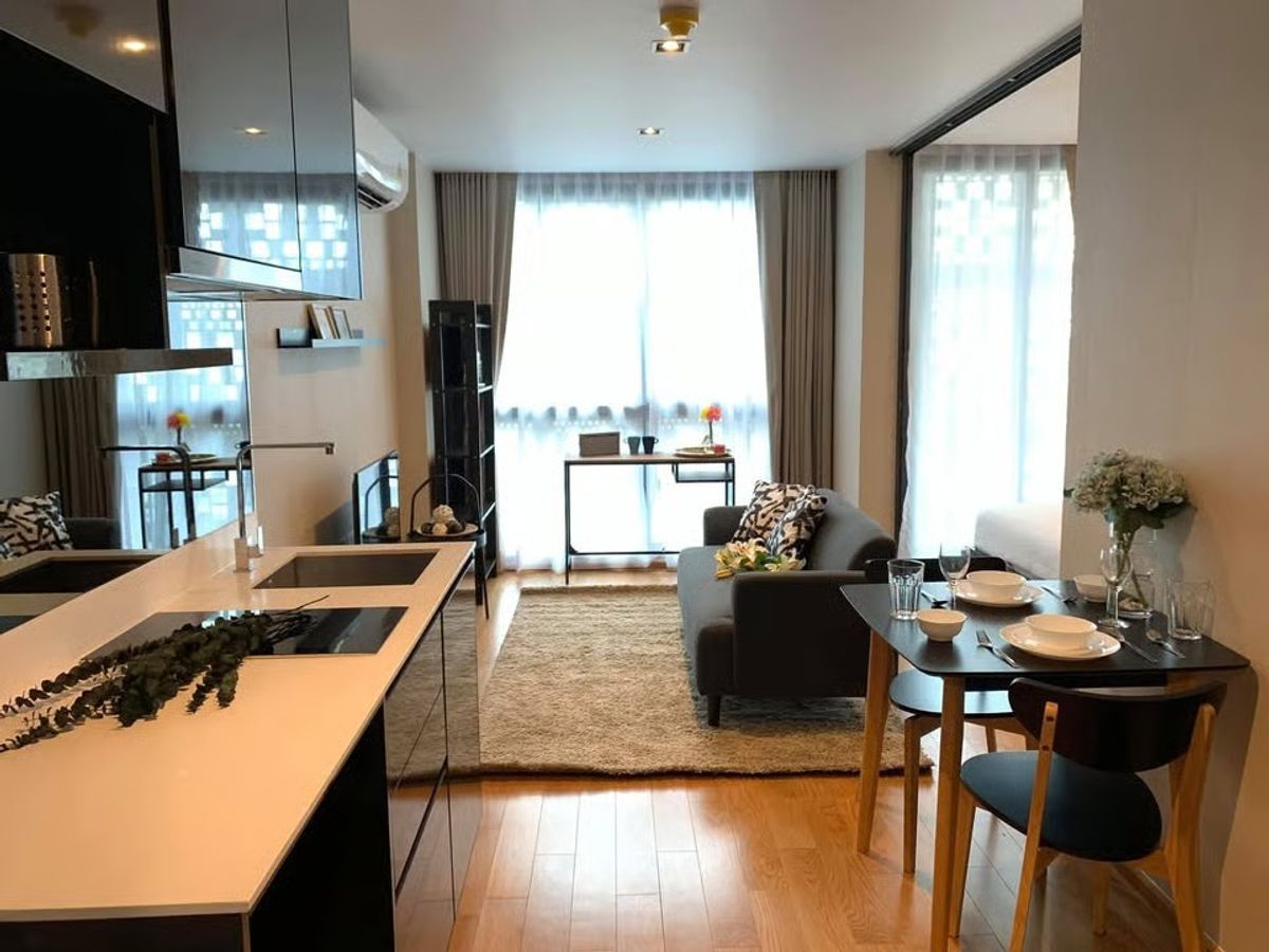 For RentCondoSiam Paragon ,Chulalongkorn,Samyan : Low Rise 8 Condo, near Chula, MRT, Sam Yan, beautiful room