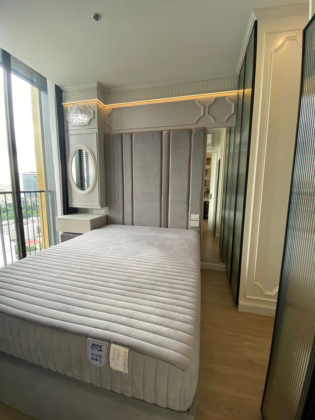 For RentCondoSukhumvit, Asoke, Thonglor : Noble State 39 BTS Phrom Phong is convenient to travel.