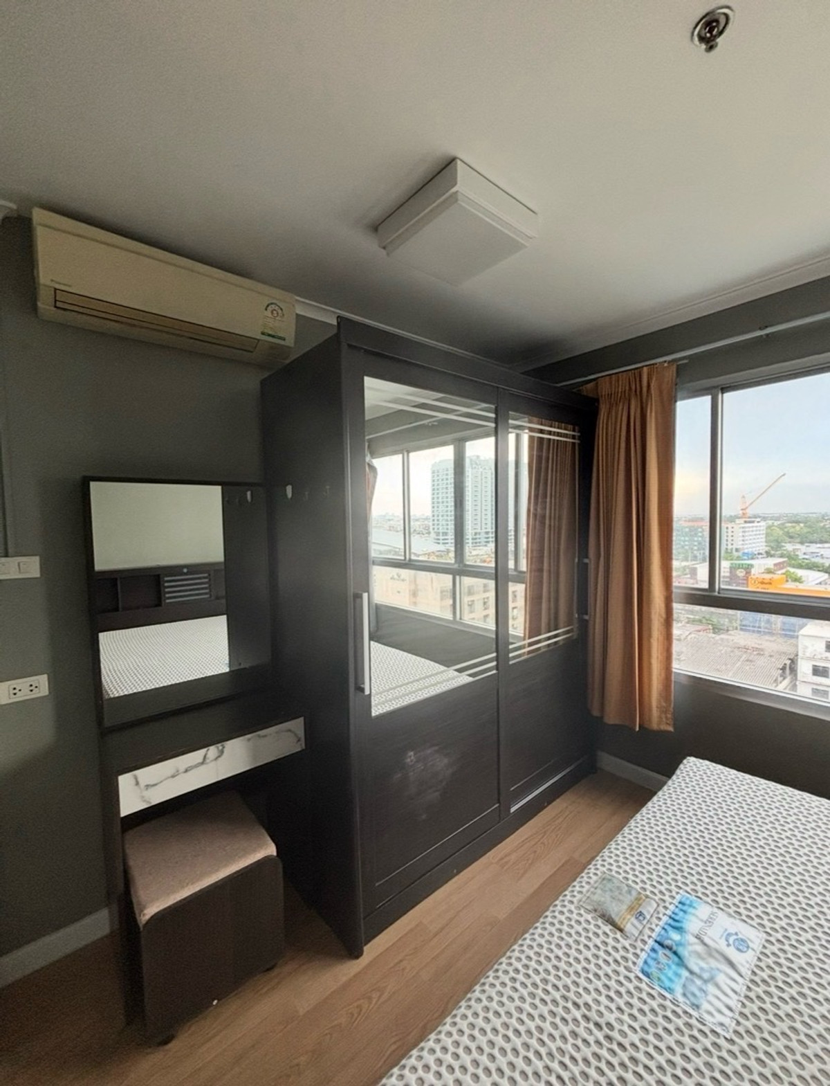 For RentCondoBang kae, Phetkasem : Lumphini Ville Condo for Rental, Bang Khae MRT50 meters, size 35 sq. M. 1 bed, 1 water, price 8,500/ month, call 093-028-1245id Line: Properagency