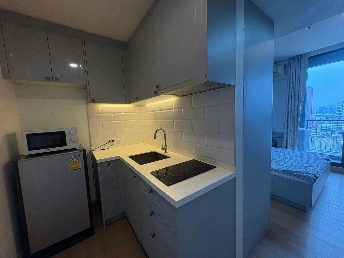 For RentCondoSapankwai,Jatujak : The Editor Rent 0 meters from BTS Phan Phan Kwai, very good price.
