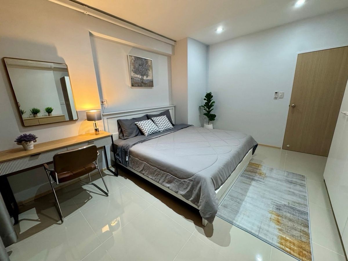 ให้เช่าคอนโดพระราม 9 เพชรบุรีตัดใหม่ RCA : ให้เช่าคอนโด Siam Condominium ตกแต่งหรูพร้อมเข้าอยู่ เดินทางสะดวกมากใกล้สถานี MRT พระราม 9 สนใจทักได้เลยค่า