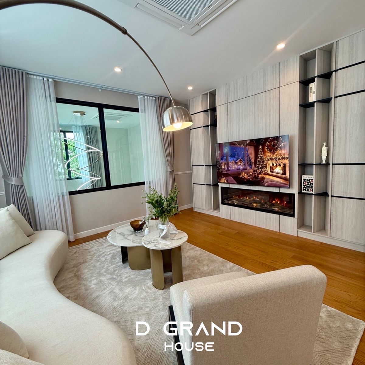 บ้านพัฒนาการ ศรีนครินทร์ : ขาย/ให้เช่า บ้านหรู CINQ ROYAL กรุงเทพกรีฑา บ้านใหม่เอี่ยม 100% พร้อมลิฟต์ เฟอร์นิเจอร์บิ้วอินครบ พร้อมเข้าอยู่ทันที