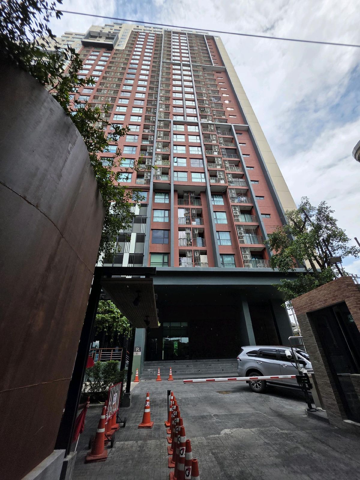 ขายคอนโดปิ่นเกล้า จรัญสนิทวงศ์ : Brix Condominium จรัญสนิทวงศ์ 64 MRT สิรินธร หน้าโครงการ เดินเพิ่งไม่กี่ก้าว 🔥 ขายถูกที่สุดในโครงการ 🔥