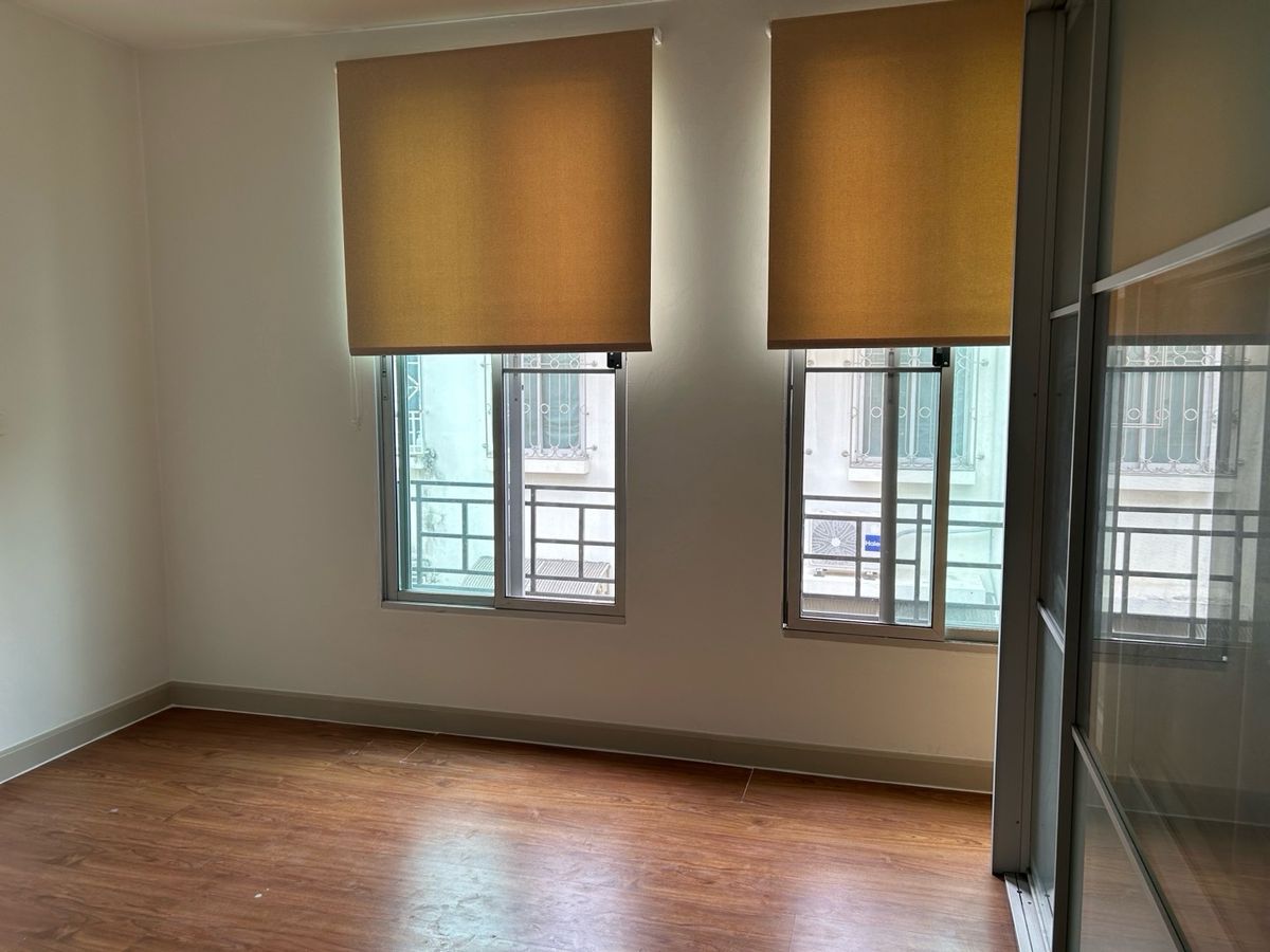 ให้เช่าทาวน์โฮมสมุทรปราการ สำโรง : 💥ForRent💥3Bed •  Baan Klang Muang British Town Srinakarin🏡 Near Skytrain ’Si La Salle’ 500 m ‼️ Ready to move in ‼️  Fully Furnished ✨