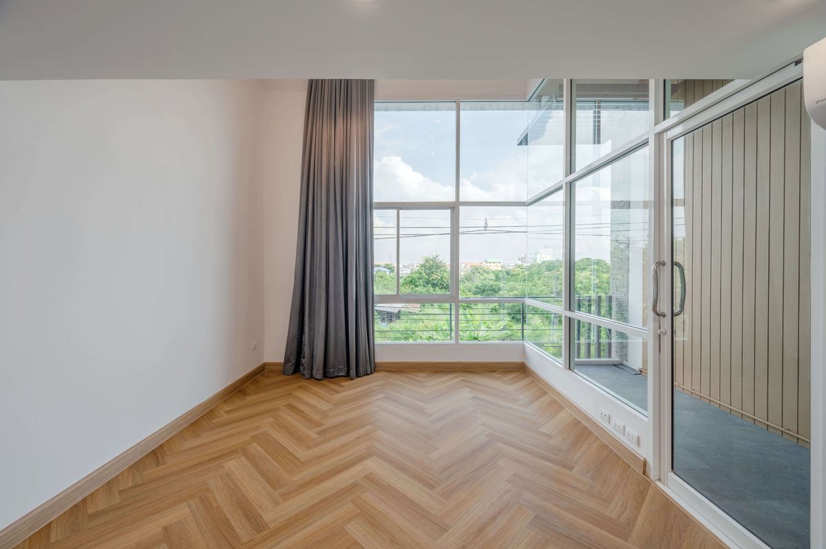 ขายทาวน์โฮมโชคชัย4 ลาดพร้าว71 : ขาย Townhome in a prime location Ladprao 71/Nak Niwat 48 A newly renovated ราคา 7 MB. สนใจติดต่อ 092-6905445