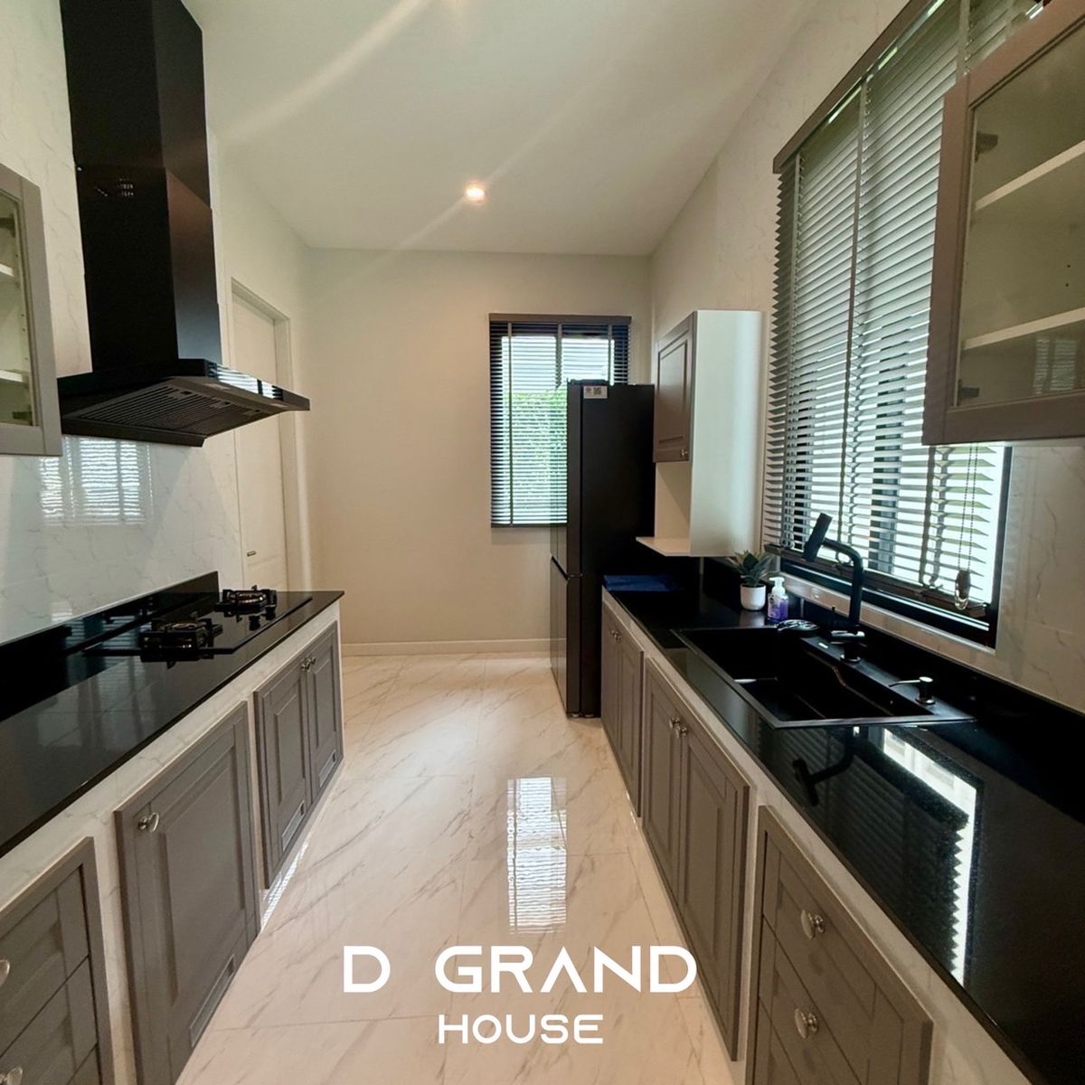 บ้านพัฒนาการ ศรีนครินทร์ : ขาย/ให้เช่า บ้านหรู CINQ ROYAL กรุงเทพกรีฑา บ้านใหม่เอี่ยม 100% พร้อมลิฟต์ เฟอร์นิเจอร์บิ้วอินครบ พร้อมเข้าอยู่ทันที