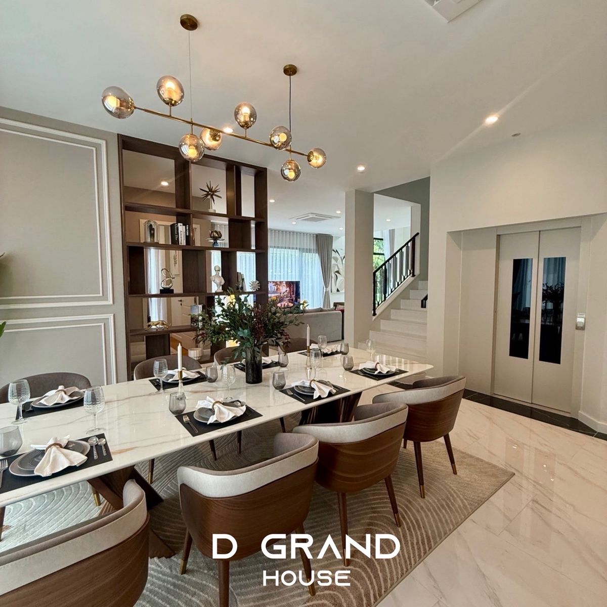 บ้านพัฒนาการ ศรีนครินทร์ : ขาย/ให้เช่า บ้านหรู CINQ ROYAL กรุงเทพกรีฑา บ้านใหม่เอี่ยม 100% พร้อมลิฟต์ เฟอร์นิเจอร์บิ้วอินครบ พร้อมเข้าอยู่ทันที