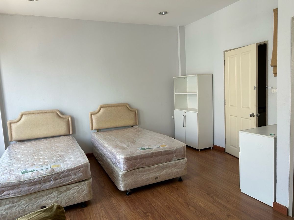 ให้เช่าทาวน์โฮมสมุทรปราการ สำโรง : 💥ForRent💥3Bed •  Baan Klang Muang British Town Srinakarin🏡 Near Skytrain ’Si La Salle’ 500 m ‼️ Ready to move in ‼️  Fully Furnished ✨