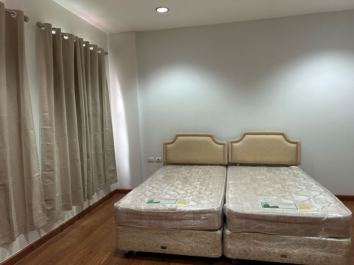 ให้เช่าทาวน์โฮมสมุทรปราการ สำโรง : 💥ForRent💥3Bed •  Baan Klang Muang British Town Srinakarin🏡 Near Skytrain ’Si La Salle’ 500 m ‼️ Ready to move in ‼️  Fully Furnished ✨