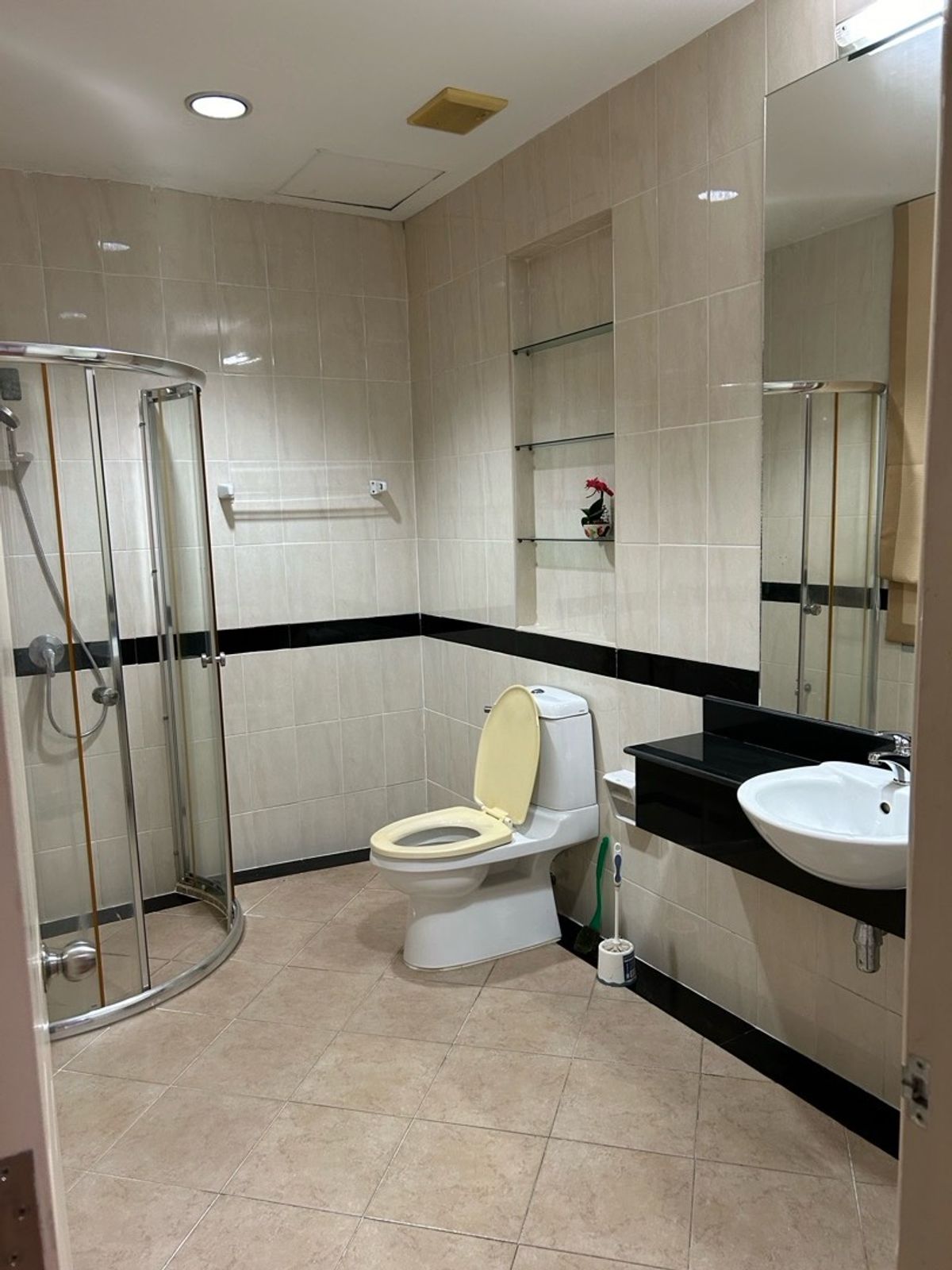 ให้เช่าทาวน์โฮมสมุทรปราการ สำโรง : 💥ForRent💥3Bed •  Baan Klang Muang British Town Srinakarin🏡 Near Skytrain ’Si La Salle’ 500 m ‼️ Ready to move in ‼️  Fully Furnished ✨