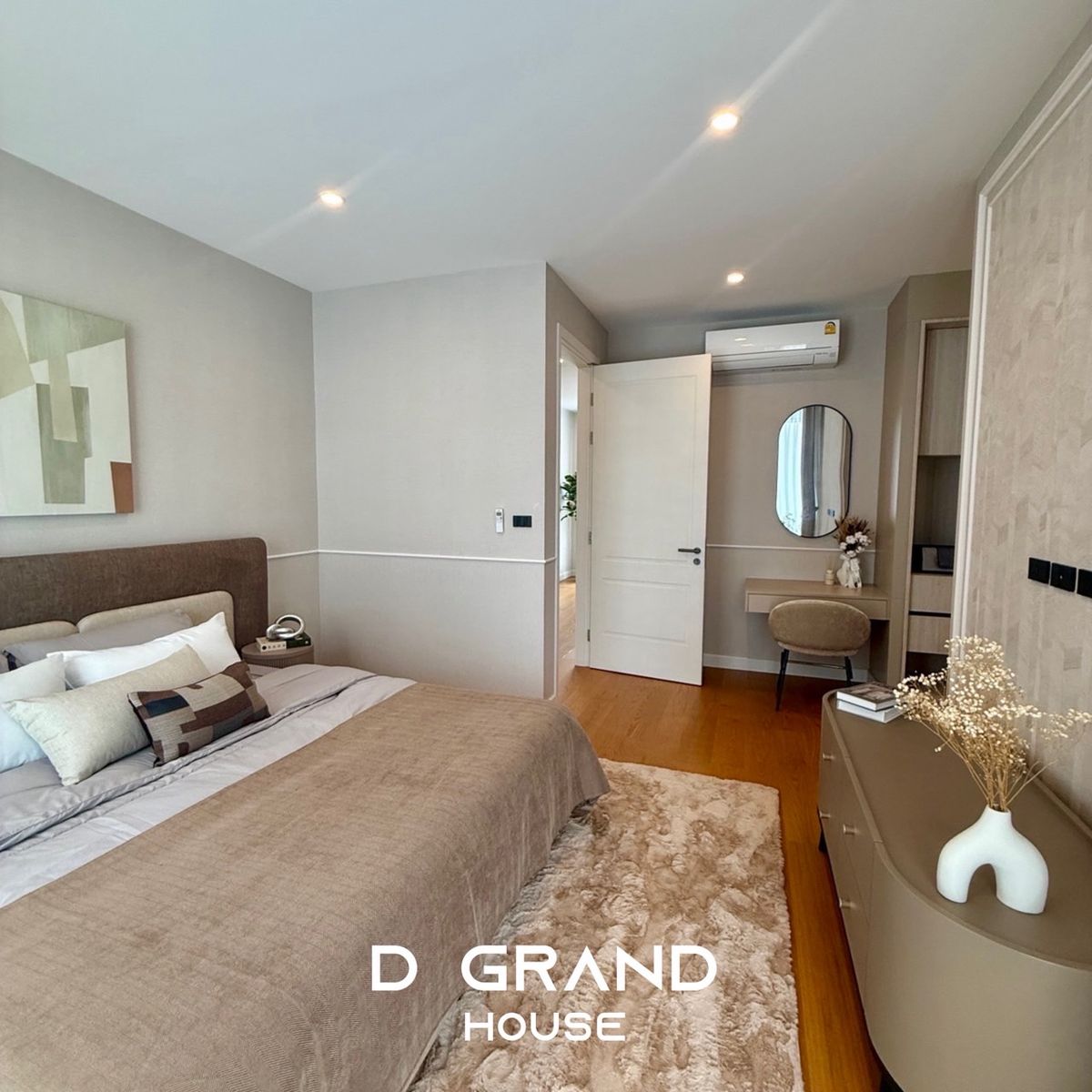 บ้านพัฒนาการ ศรีนครินทร์ : ขาย/ให้เช่า บ้านหรู CINQ ROYAL กรุงเทพกรีฑา บ้านใหม่เอี่ยม 100% พร้อมลิฟต์ เฟอร์นิเจอร์บิ้วอินครบ พร้อมเข้าอยู่ทันที