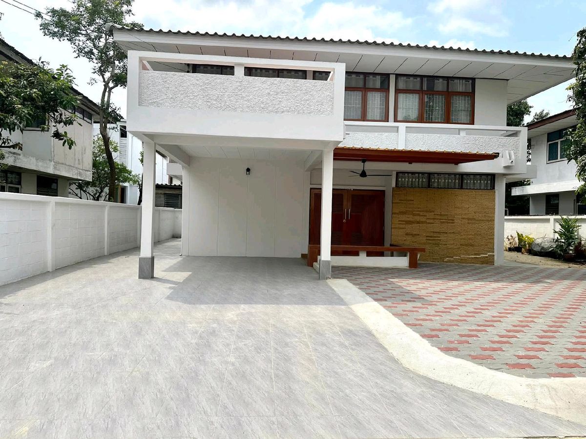 ให้เช่าบ้านสุขุมวิท อโศก ทองหล่อ : ✅Single house for rent  on Sukhumvit 101/1
4br 2 bathroom  fully furnished 