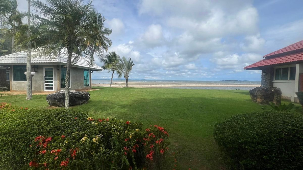 ขายบ้านระยอง : ขายบ้านเดี่ยวติดทะเล แกลง ระยอง เงียบสงบ บรรยากาศสุดฟิน พื้นที่ 197.8 ตร.ว.