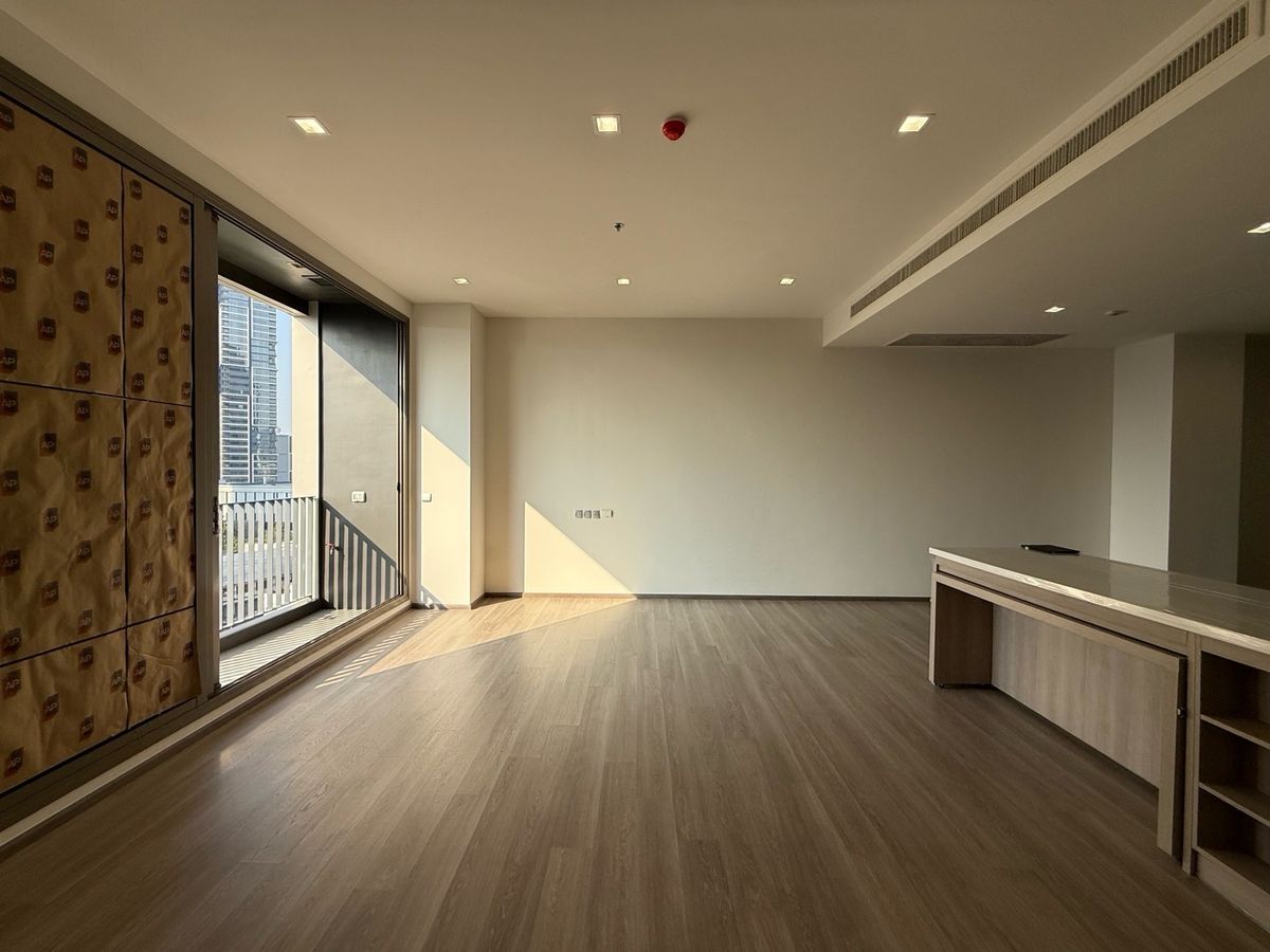 ขายคอนโดสาทร นราธิวาส : 3ห้องนอน ตรงขัาม ชูเบอร์รี่ 146Sqm. 3ที่จอดรถ แทบจะหาไม่ได้เลย เทียบเท่ากับทำเลบนย่านนี้ ใกล้กับ FourSeason แบบเลอคร่า 