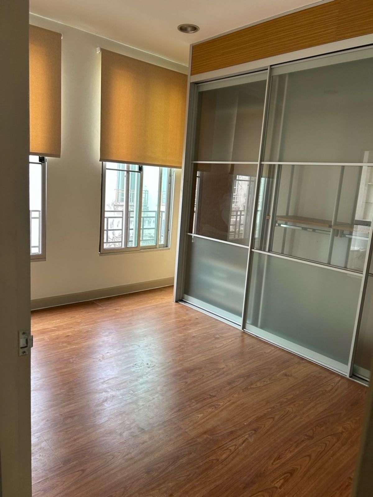 ให้เช่าทาวน์โฮมสมุทรปราการ สำโรง : 💥ForRent💥3Bed •  Baan Klang Muang British Town Srinakarin🏡 Near Skytrain ’Si La Salle’ 500 m ‼️ Ready to move in ‼️  Fully Furnished ✨