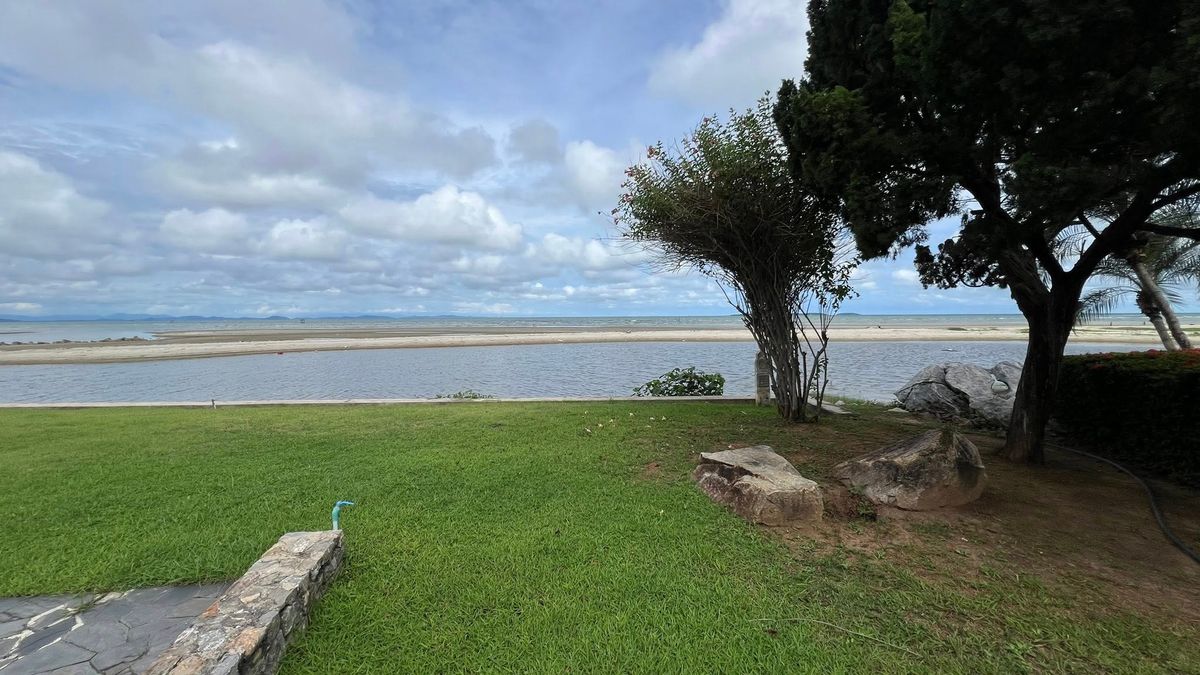 ขายบ้านระยอง : ขายบ้านเดี่ยวติดทะเล แกลง ระยอง เงียบสงบ บรรยากาศสุดฟิน พื้นที่ 197.8 ตร.ว.