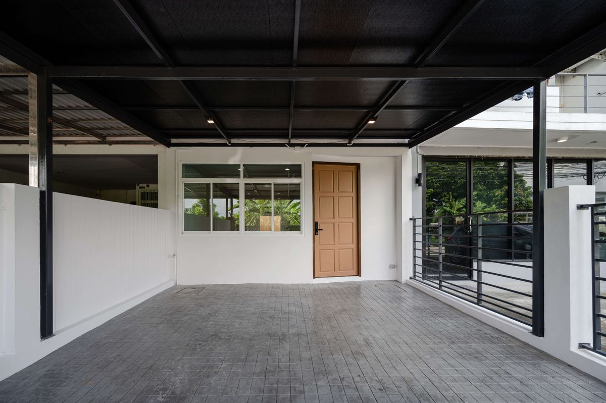 ขายทาวน์โฮมโชคชัย4 ลาดพร้าว71 : ขาย Townhome in a prime location Ladprao 71/Nak Niwat 48 A newly renovated ราคา 7 MB. สนใจติดต่อ 092-6905445