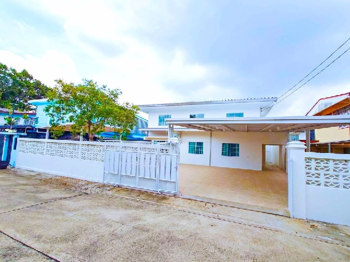 ให้เช่าบ้านเลียบทางด่วนรามอินทรา : รร.นานาชาติ RAIS 1.5กม. ให้เช่าบ้าน 2 ชั้น ใหญ่ MRTศรีบูรพา 2กม. ม.นิด้า 1.5กม. 86ตร.วา.346ตร.ม. เพื่อนบ้านดี 3-4นอน 2 น้ำ