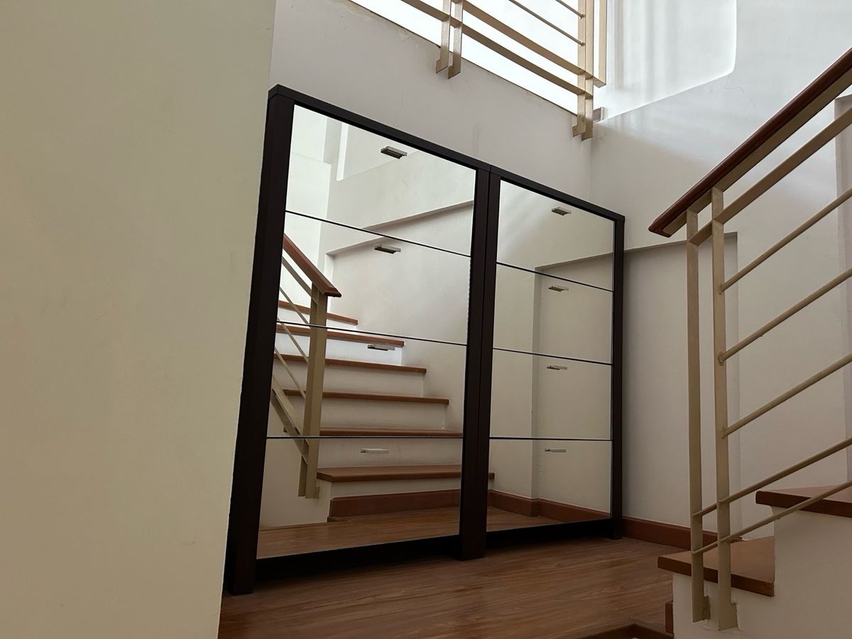 ให้เช่าทาวน์โฮมสมุทรปราการ สำโรง : 💥ForRent💥3Bed •  Baan Klang Muang British Town Srinakarin🏡 Near Skytrain ’Si La Salle’ 500 m ‼️ Ready to move in ‼️  Fully Furnished ✨