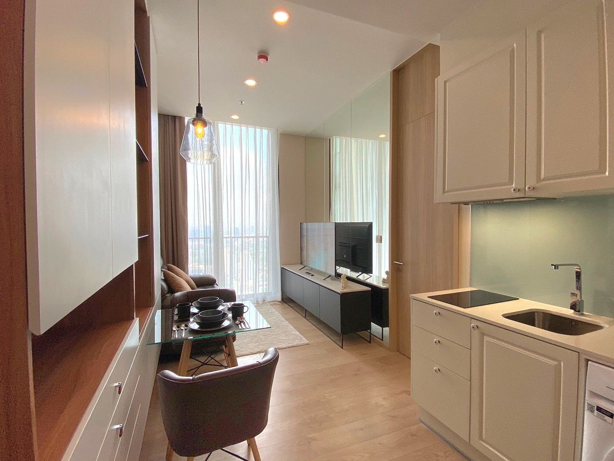 For RentCondoSukhumvit, Asoke, Thonglor : High floor 1 bed 1 bath 35 sqm condo at Noble BE19 for rent 33,000THB / month, Sukhumvit Soi 19, Asoke BTS station