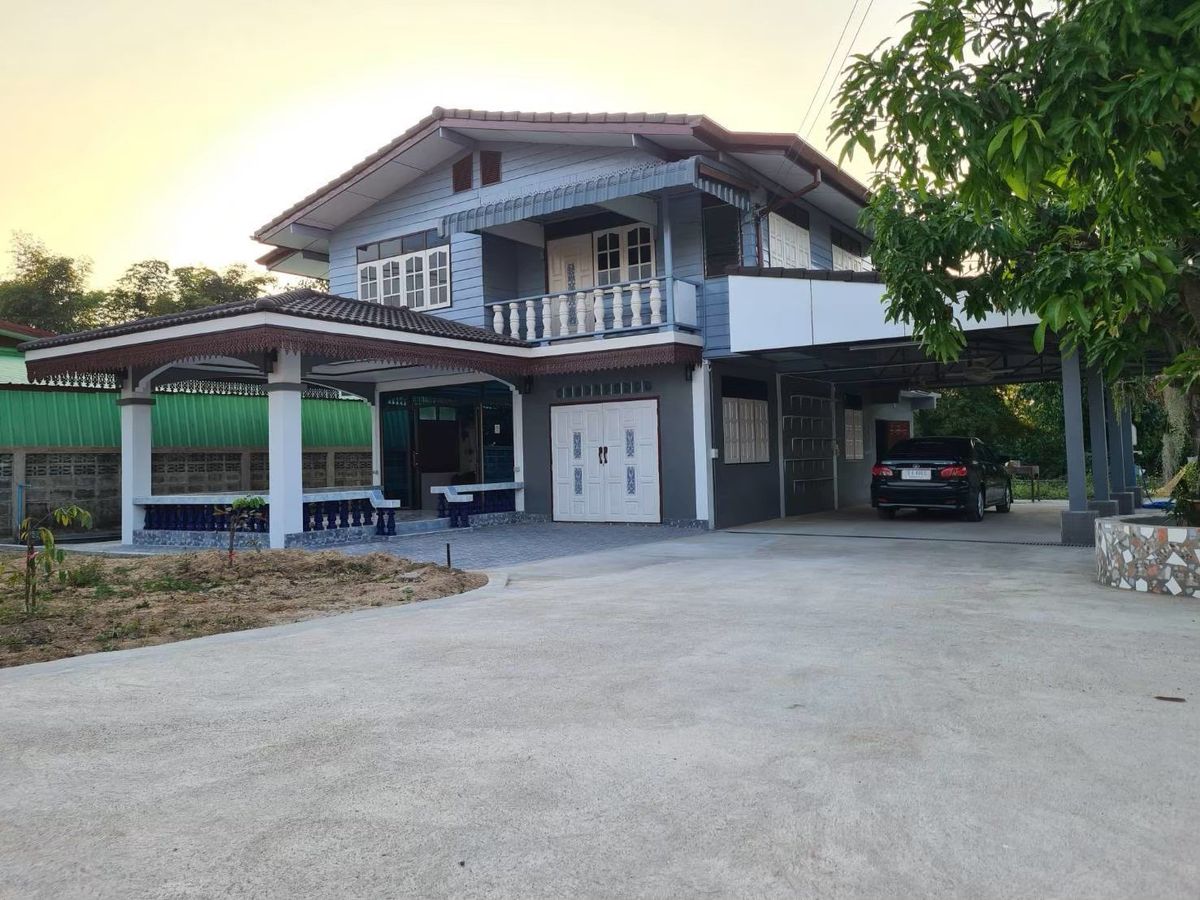 ขายที่ดินลำปาง : ขายบ้านพร้อมที่ดิน จ.ลำปาง อ.เถิน แปลงสวยใกล้ถนนใหญ่ เนื้อที่ 150 ตารางวา