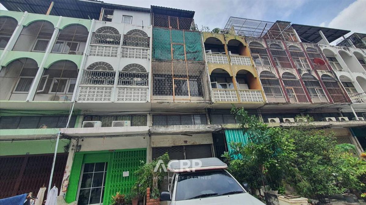 For SaleShop HousePinklao, Charansanitwong : 4.5 -storey commercial building for sale in Soi Charan Sanitwong 68, intersection 2, only 100 meters from Charan Road