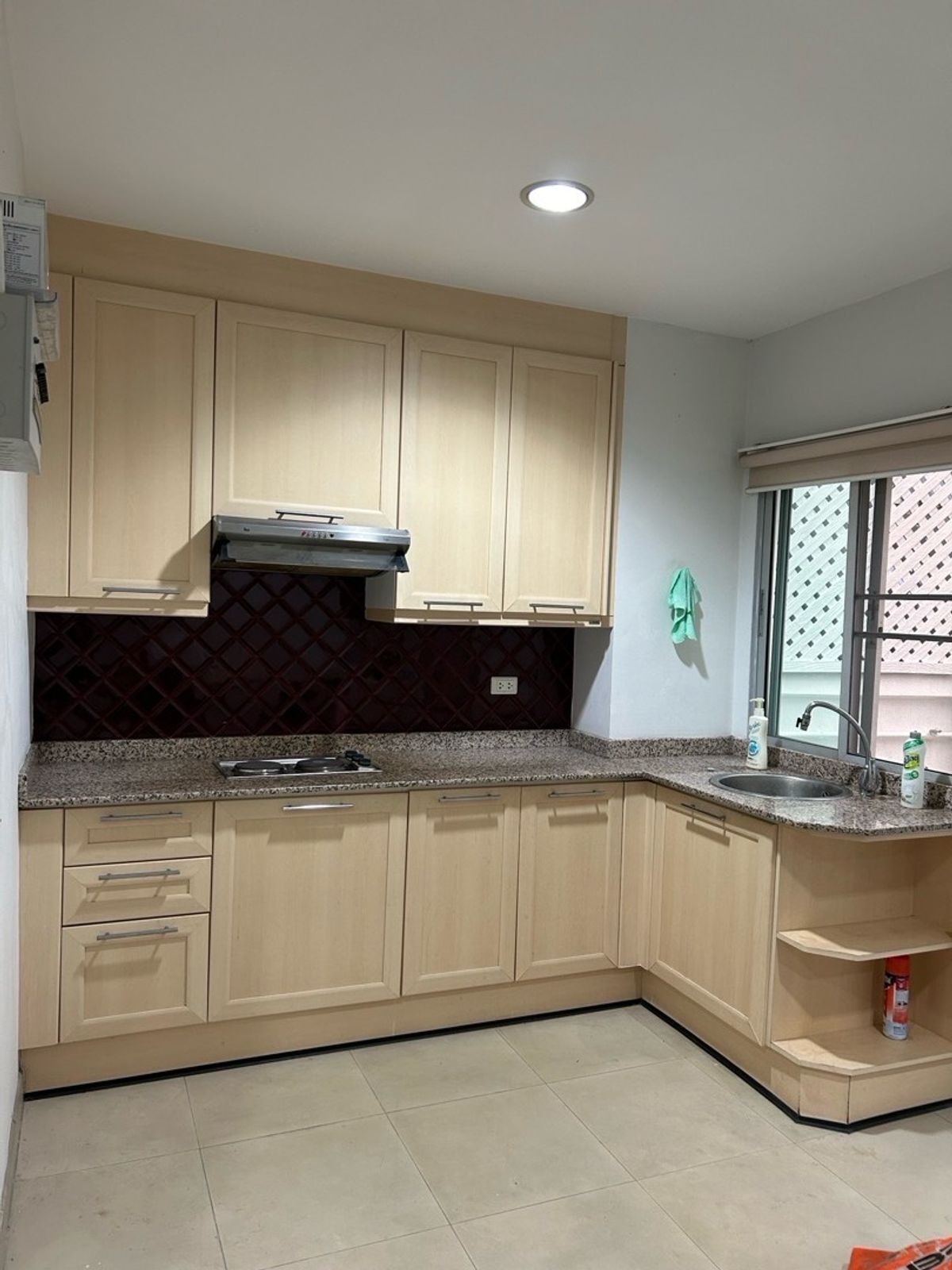 ให้เช่าทาวน์โฮมสมุทรปราการ สำโรง : 💥ForRent💥3Bed •  Baan Klang Muang British Town Srinakarin🏡 Near Skytrain ’Si La Salle’ 500 m ‼️ Ready to move in ‼️  Fully Furnished ✨