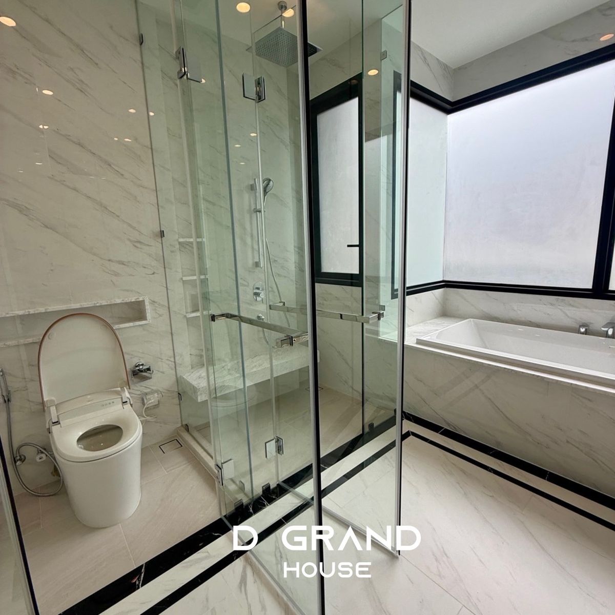 บ้านพัฒนาการ ศรีนครินทร์ : ขาย/ให้เช่า บ้านหรู CINQ ROYAL กรุงเทพกรีฑา บ้านใหม่เอี่ยม 100% พร้อมลิฟต์ เฟอร์นิเจอร์บิ้วอินครบ พร้อมเข้าอยู่ทันที