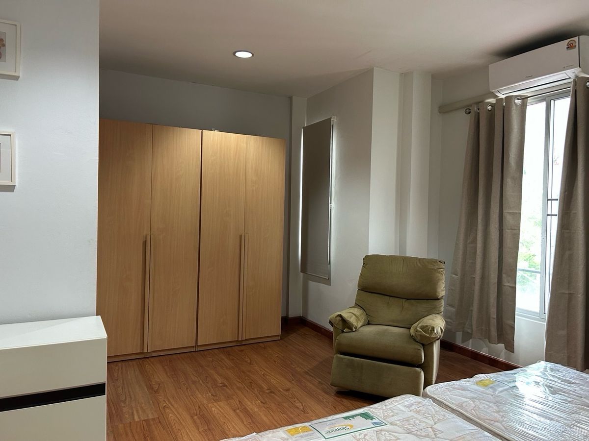 ให้เช่าทาวน์โฮมสมุทรปราการ สำโรง : 💥ForRent💥3Bed •  Baan Klang Muang British Town Srinakarin🏡 Near Skytrain ’Si La Salle’ 500 m ‼️ Ready to move in ‼️  Fully Furnished ✨