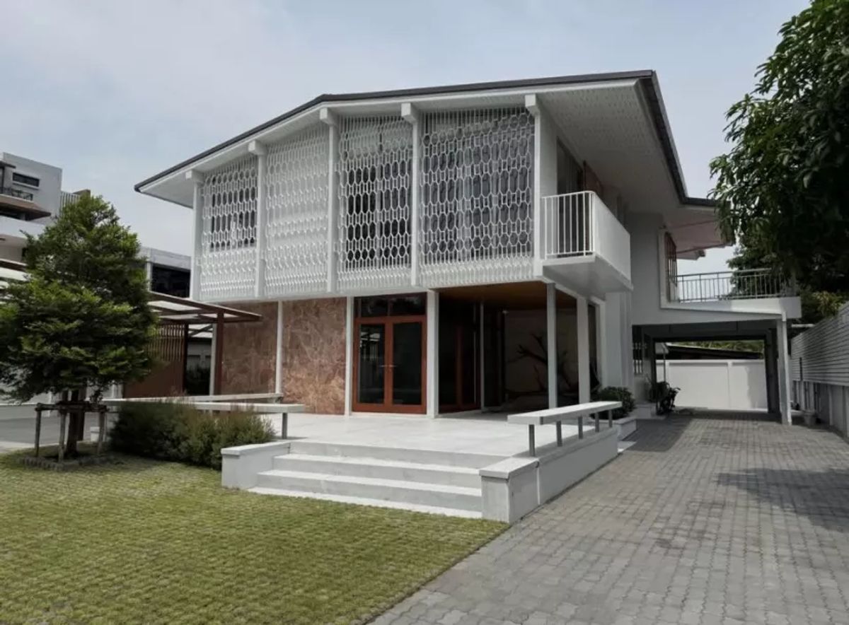 ให้เช่าบ้านอ่อนนุช อุดมสุข : ให้เช่า บ้านเดี่ยวรีโนเวทใหม่ สุขุมวิท 71 BTS พระโขนง BRE25053