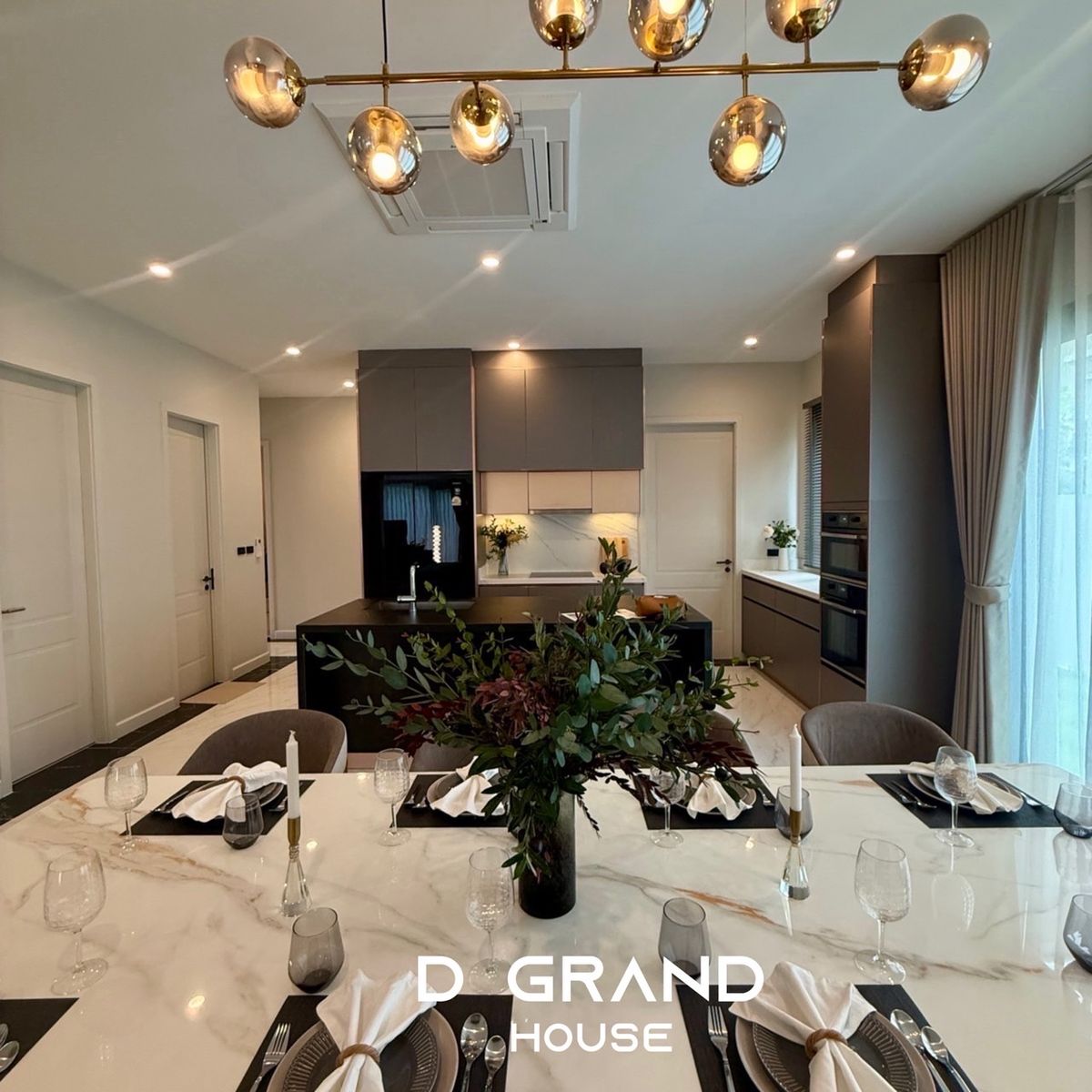 บ้านพัฒนาการ ศรีนครินทร์ : ขาย/ให้เช่า บ้านหรู CINQ ROYAL กรุงเทพกรีฑา บ้านใหม่เอี่ยม 100% พร้อมลิฟต์ เฟอร์นิเจอร์บิ้วอินครบ พร้อมเข้าอยู่ทันที