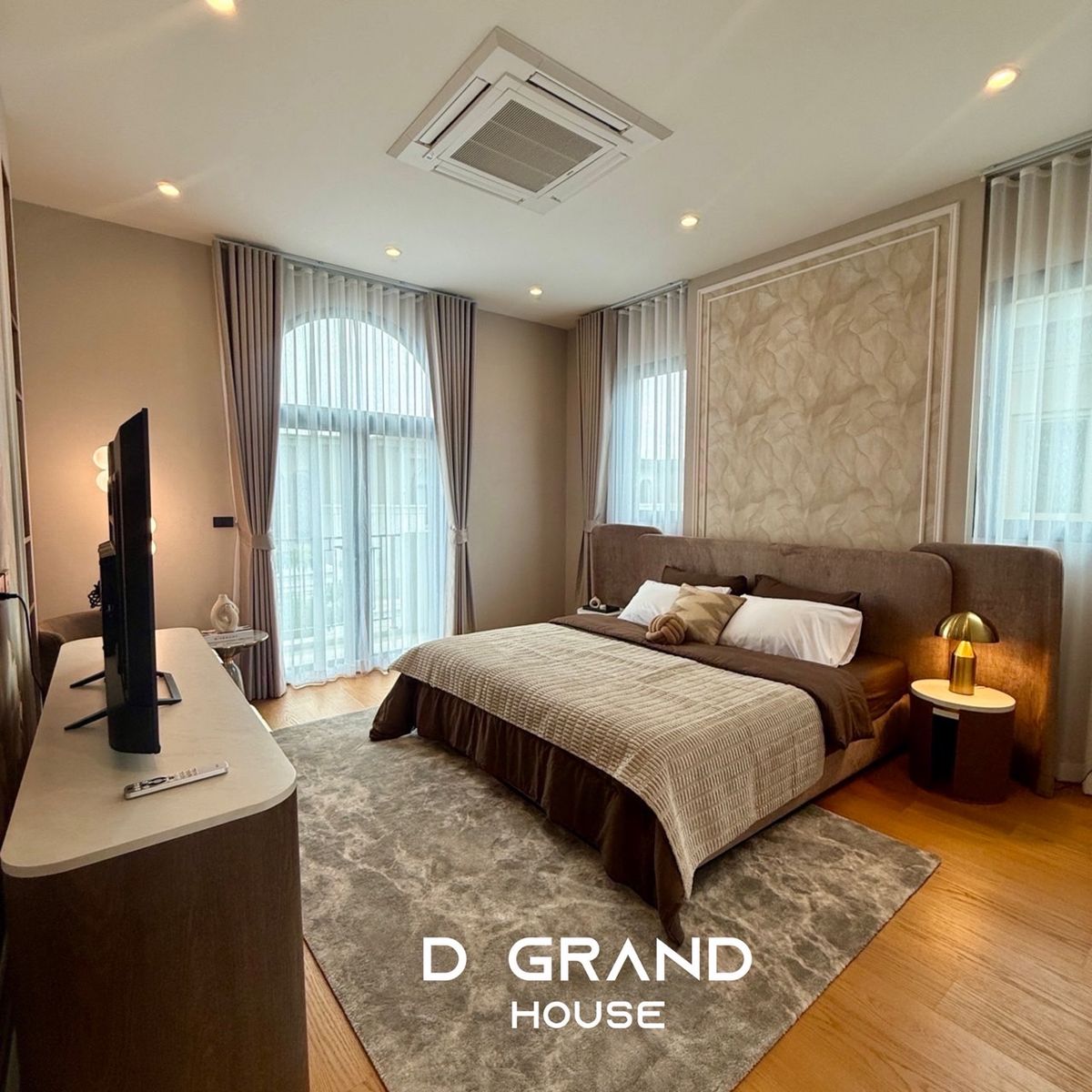 บ้านพัฒนาการ ศรีนครินทร์ : ขาย/ให้เช่า บ้านหรู CINQ ROYAL กรุงเทพกรีฑา บ้านใหม่เอี่ยม 100% พร้อมลิฟต์ เฟอร์นิเจอร์บิ้วอินครบ พร้อมเข้าอยู่ทันที