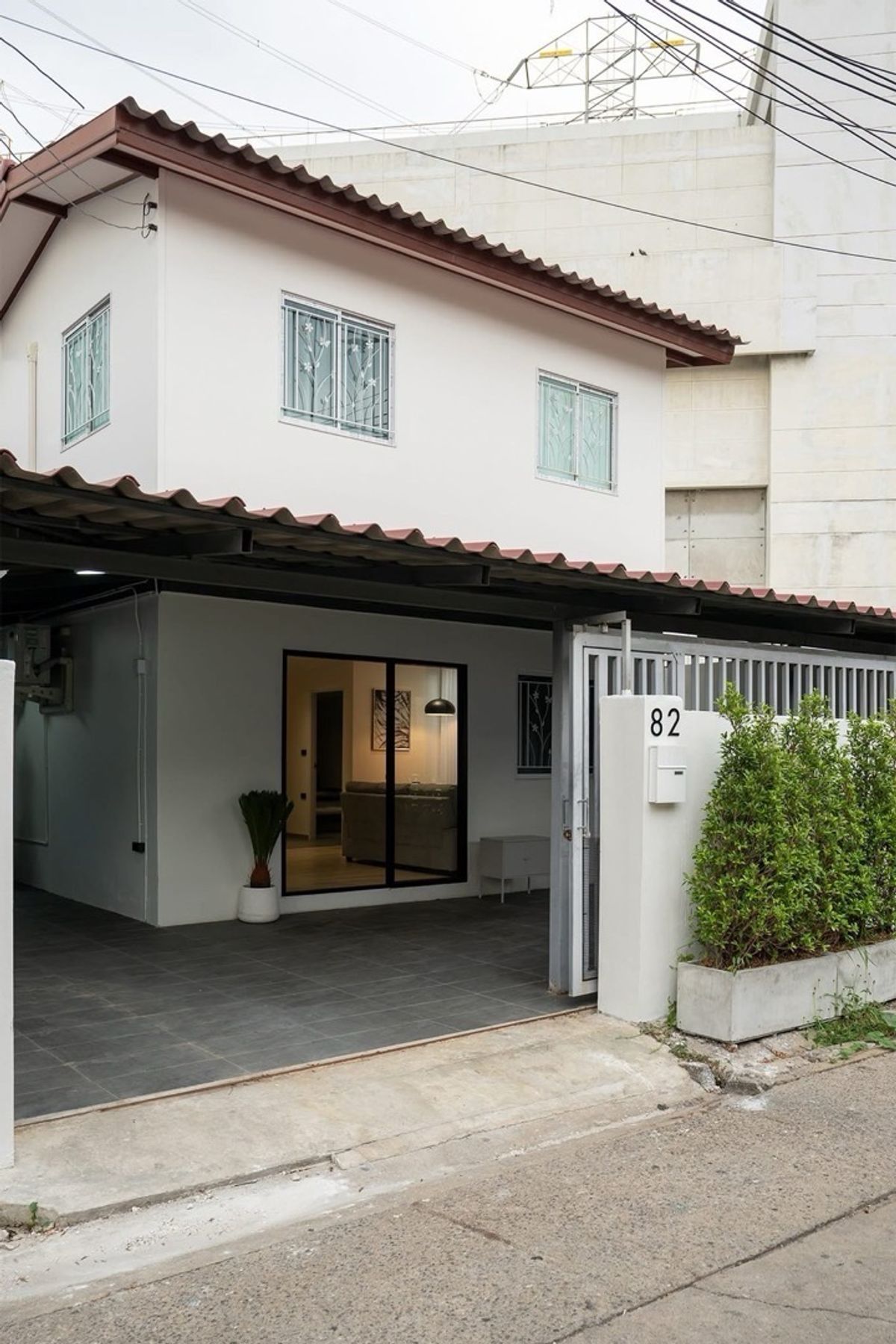 For RentHome OfficeRatchadapisek, Huaikwang, Suttisan : Rent a modern home office, private studio, Soi Pracharat Bamphen 17, Huai Khwang -Ratchadaphisek, 1 car park and 1-2 in front of the house
