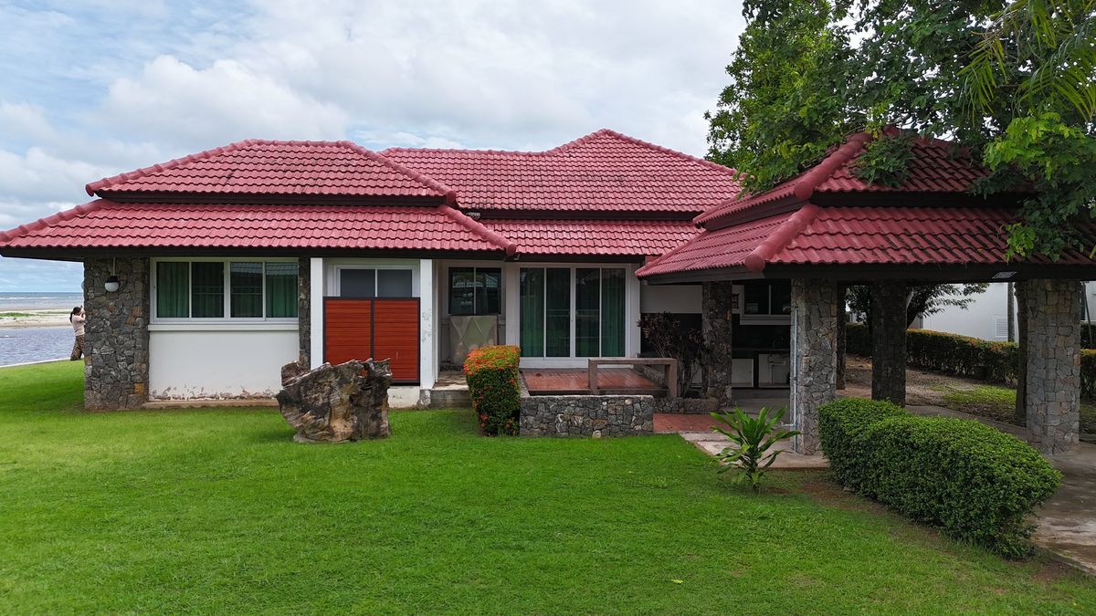 ขายบ้านระยอง : ขายบ้านเดี่ยวติดทะเล แกลง ระยอง เงียบสงบ บรรยากาศสุดฟิน พื้นที่ 197.8 ตร.ว.