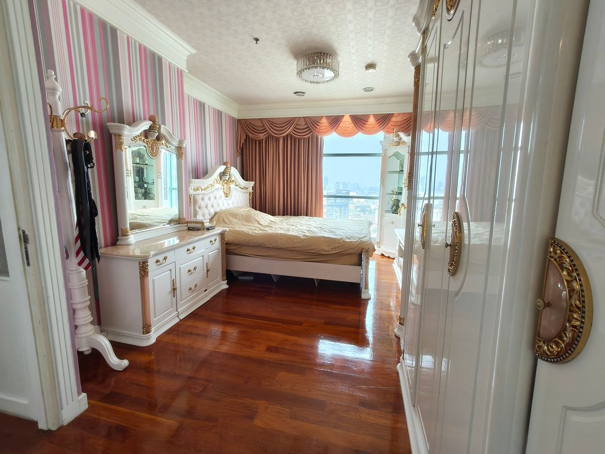 For SaleCondoSathorn, Narathiwat : ✨ 𝗙𝗢𝗥 𝗦𝗔𝗟𝗘! 𝗘𝘅𝗰𝗹𝘂𝘀𝗶𝘃𝗲 𝗥𝗶𝘃𝗲𝗿𝘀𝗶𝗱𝗲 𝗚𝗲𝗺: 𝗖𝗛𝗔𝗧𝗥𝗜𝗨𝗠 𝗥𝗘𝗦𝗜𝗗𝗘𝗡𝗖𝗘 𝗥𝗜𝗩𝗘𝗥𝗦𝗜𝗗𝗘 - 𝗨𝗻𝗺𝗮𝘁𝗰𝗵𝗲𝗱 𝗜𝗻𝘃𝗲𝘀𝘁𝗺𝗲𝗻𝘁 & 𝗟𝗶𝗳𝗲𝘀𝘁𝘆𝗹𝗲 𝗢𝗽𝗽𝗼𝗿𝘁𝘂𝗻𝗶𝘁𝘆! ✨