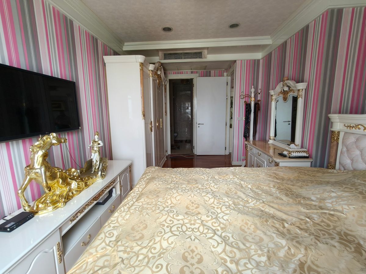 For SaleCondoSathorn, Narathiwat : ✨ 𝗙𝗢𝗥 𝗦𝗔𝗟𝗘! 𝗘𝘅𝗰𝗹𝘂𝘀𝗶𝘃𝗲 𝗥𝗶𝘃𝗲𝗿𝘀𝗶𝗱𝗲 𝗚𝗲𝗺: 𝗖𝗛𝗔𝗧𝗥𝗜𝗨𝗠 𝗥𝗘𝗦𝗜𝗗𝗘𝗡𝗖𝗘 𝗥𝗜𝗩𝗘𝗥𝗦𝗜𝗗𝗘 - 𝗨𝗻𝗺𝗮𝘁𝗰𝗵𝗲𝗱 𝗜𝗻𝘃𝗲𝘀𝘁𝗺𝗲𝗻𝘁 & 𝗟𝗶𝗳𝗲𝘀𝘁𝘆𝗹𝗲 𝗢𝗽𝗽𝗼𝗿𝘁𝘂𝗻𝗶𝘁𝘆! ✨