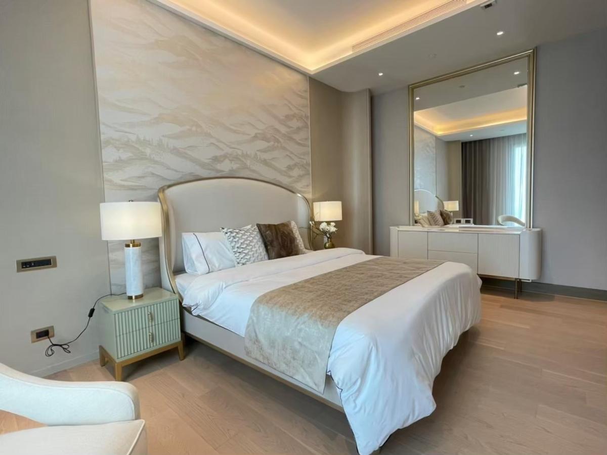 For SaleCondoWongwianyai, Charoennakor : 03/04/2026, Luxury condo with 6 bedrooms at The Residences At Mandarin Oriental
Chao Phraya River view, near BTS/MRT, with complete amenities! 0642748883
