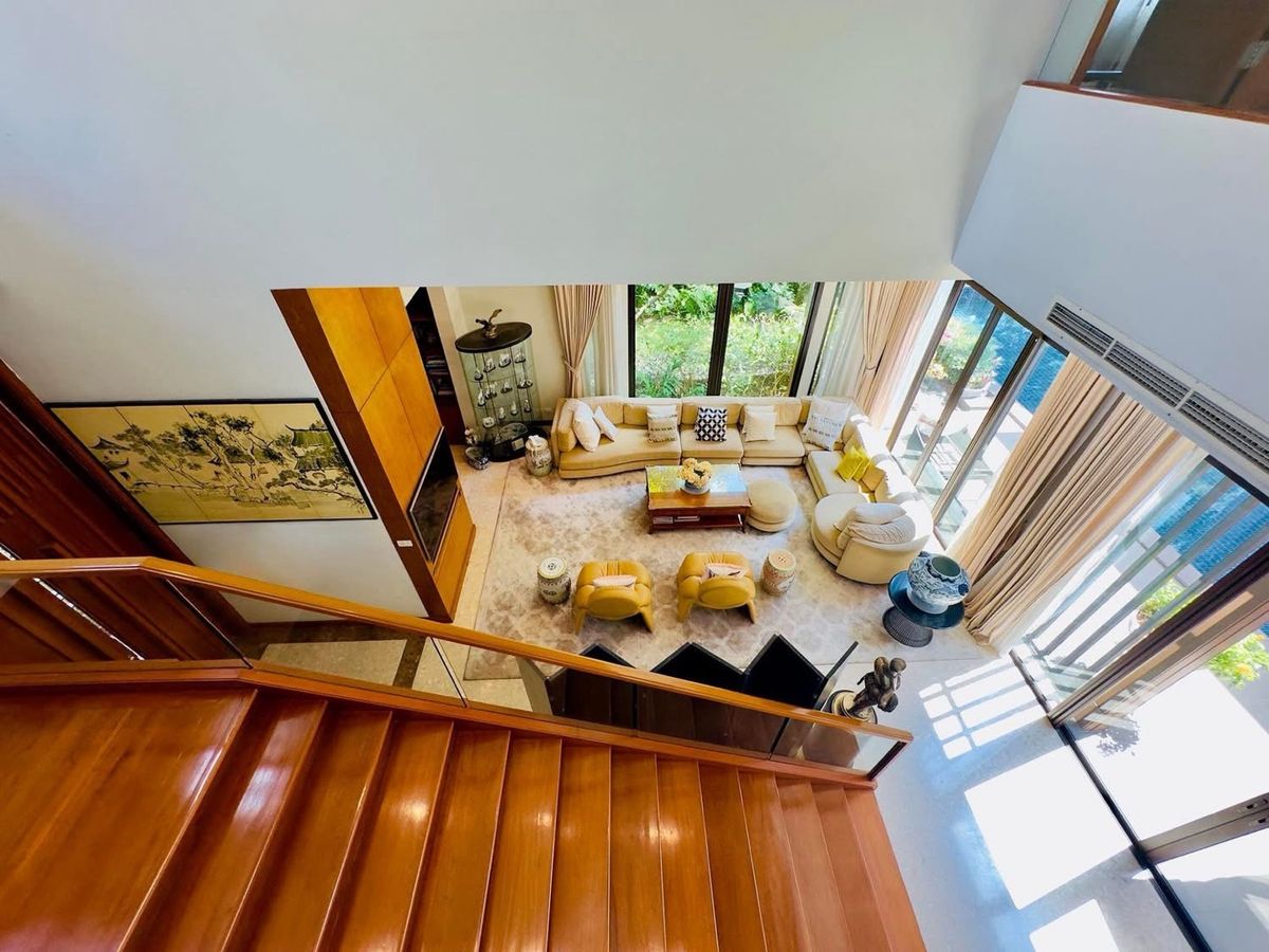 For SaleHouseSeri Thai, Ramkhamhaeng Nida : Selling a 2 -story luxury house with a private pool 📍 Nawathani Village, Serithai Road 59 💚 surrounded by large trees and over 400 rai of green areas of the Golf Course - Good weather all year round, shady, peaceful, private.