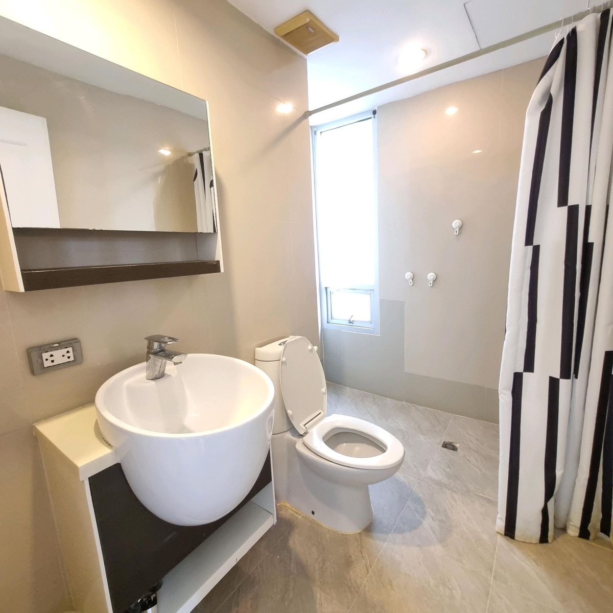 For RentCondoRamkhamhaeng, Hua Mak : Inspire Place 2 Bedrooms 2 Baths 15K PLEASE Add Line Paolin1call 0928242499