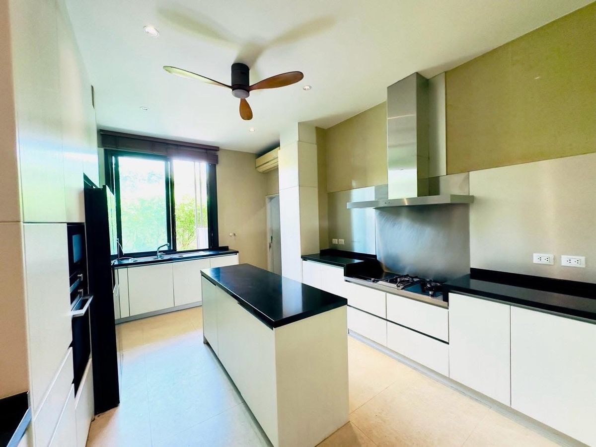 For SaleHouseSeri Thai, Ramkhamhaeng Nida : Selling a 2 -story luxury house with a private pool 📍 Nawathani Village, Serithai Road 59 💚 surrounded by large trees and over 400 rai of green areas of the Golf Course - Good weather all year round, shady, peaceful, private.