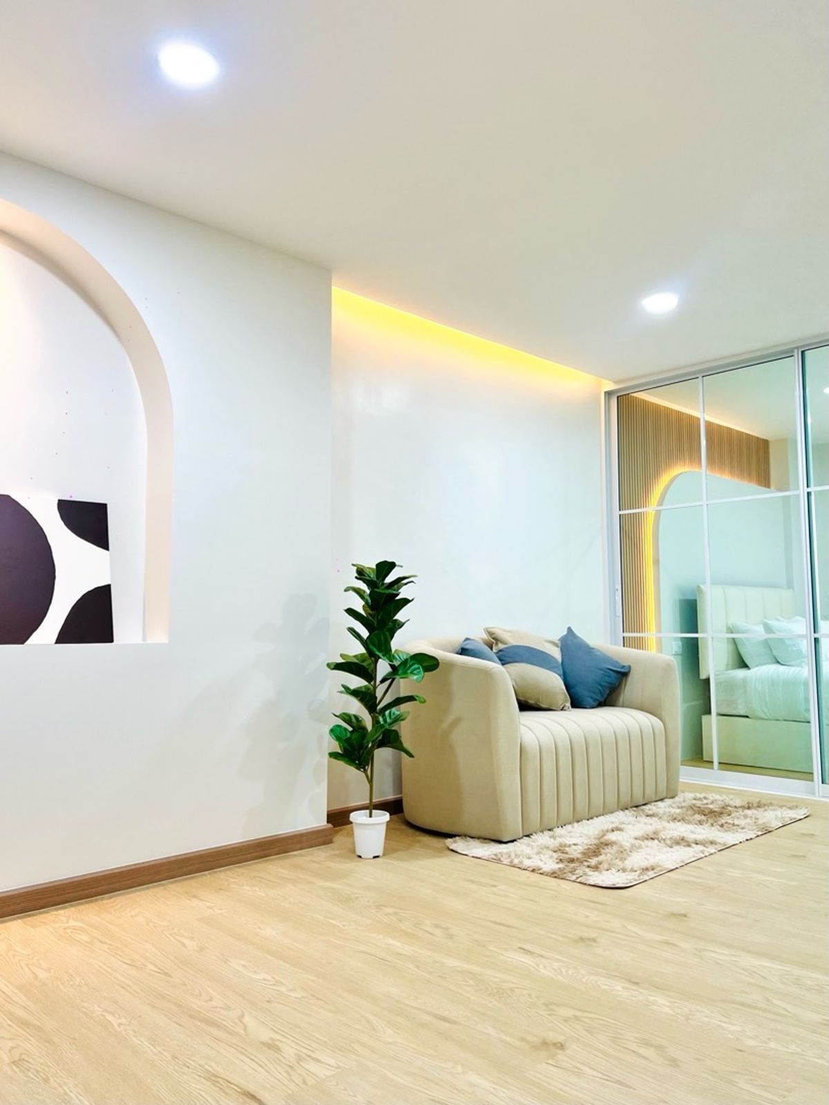 For SaleCondoRatchadapisek, Huaikwang, Suttisan : S067 Condo under a million, newly renovated, Baan Phraya Phirom Condo, near MRT Lat Phrao, price only 980,000 baht.