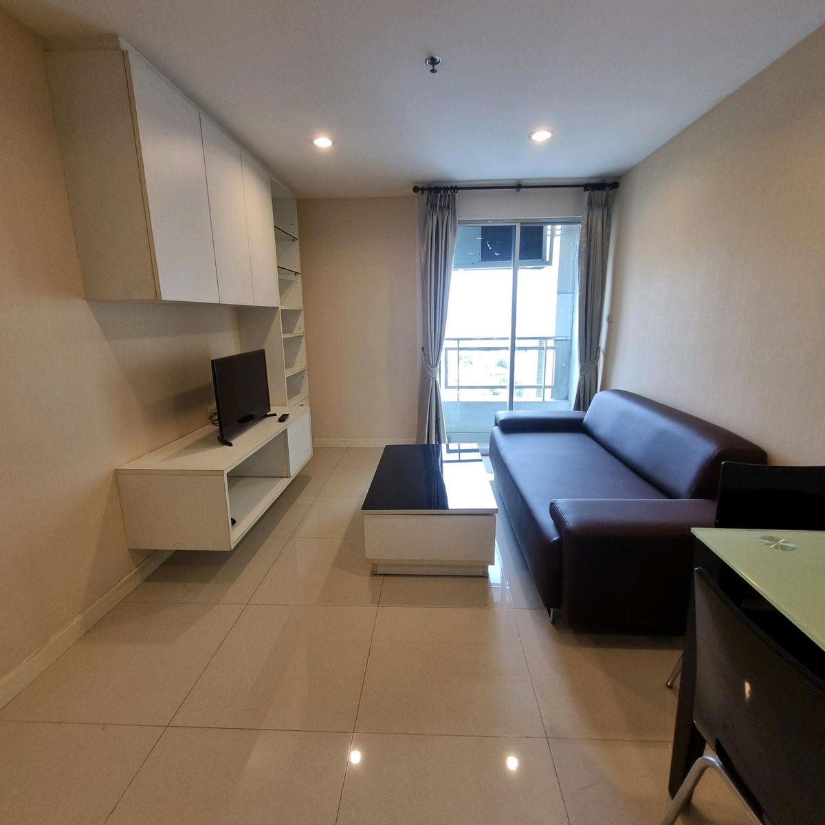 For RentCondoRamkhamhaeng, Hua Mak : Inspire Place 2 Bedrooms 2 Baths 15K PLEASE Add Line Paolin1call 0928242499