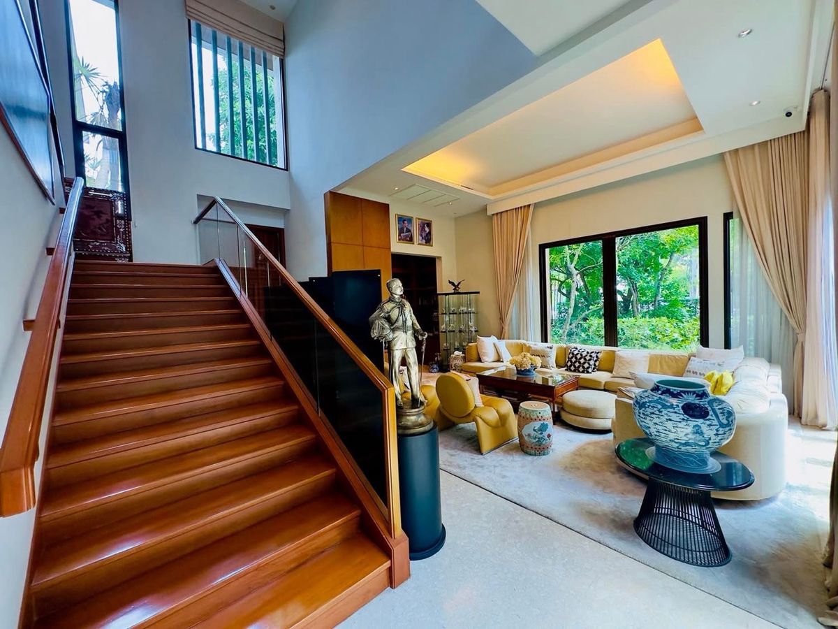 For SaleHouseSeri Thai, Ramkhamhaeng Nida : Selling a 2 -story luxury house with a private pool 📍 Nawathani Village, Serithai Road 59 💚 surrounded by large trees and over 400 rai of green areas of the Golf Course - Good weather all year round, shady, peaceful, private.