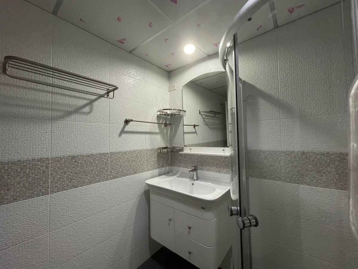 ให้เช่าคอนโดสีลม ศาลาแดง บางรัก : Silom Suite Room for Rent (Sathorn 12)