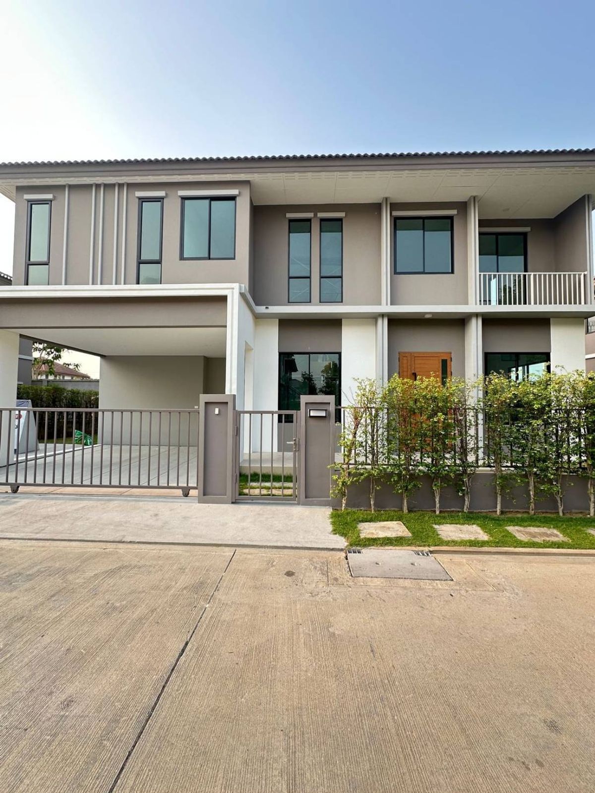 For RentHousePathum Thani,Rangsit, Thammasat : Rent a detached house, Simis Holm, Phaho - Vibhavadi, near Thai Watsadu Rangsit, only 1 minute.