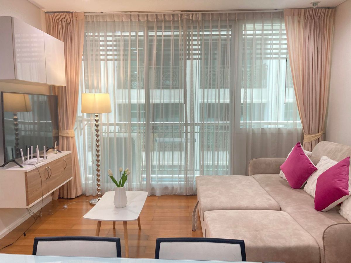 For RentCondoSukhumvit, Asoke, Thonglor : Condo for Rental Sukhumvit 23 | Near BTS Asoke / MRT Sukhumvit | Big Room 53 Sqm | Starting 32,000 baht | Line: @323GQMHO | Ref: T1766