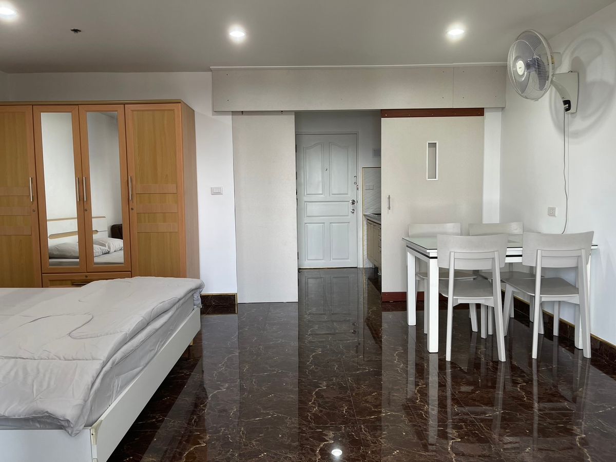 ให้เช่าคอนโดสีลม ศาลาแดง บางรัก : Silom Suite Room for Rent (Sathorn 12)