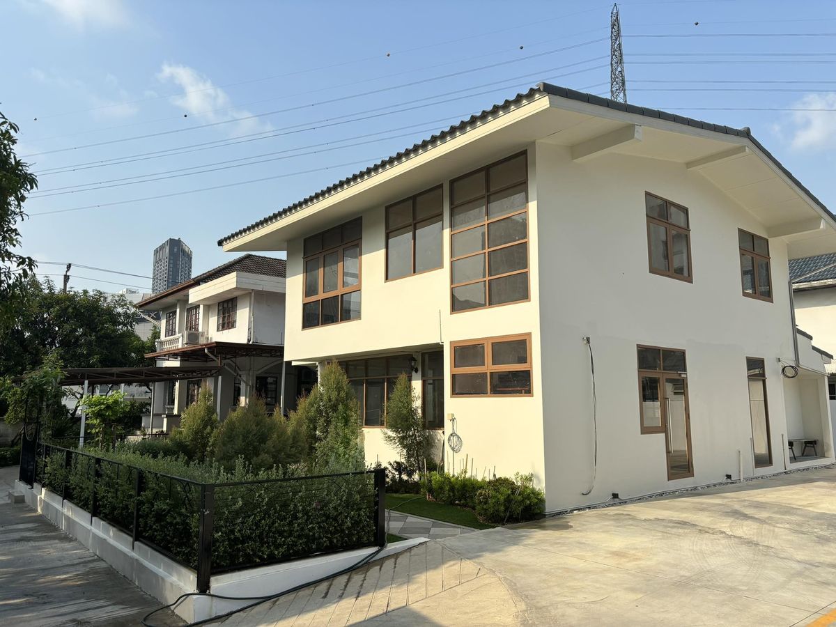 ขายบ้านลาดพร้าว เซ็นทรัลลาดพร้าว : บ้าน พหลโยธิน 17 / 4 ห้องนอน (ขาย), Detached House Phahonyothin 17 / 4 Bedrooms (FOR SALE) NUB781